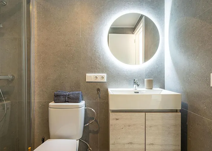 Apartamento Modern Renovated With Terrace In Playa De Americas