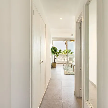 Apartman Modern Renovated With Terrace In Playa De Americas